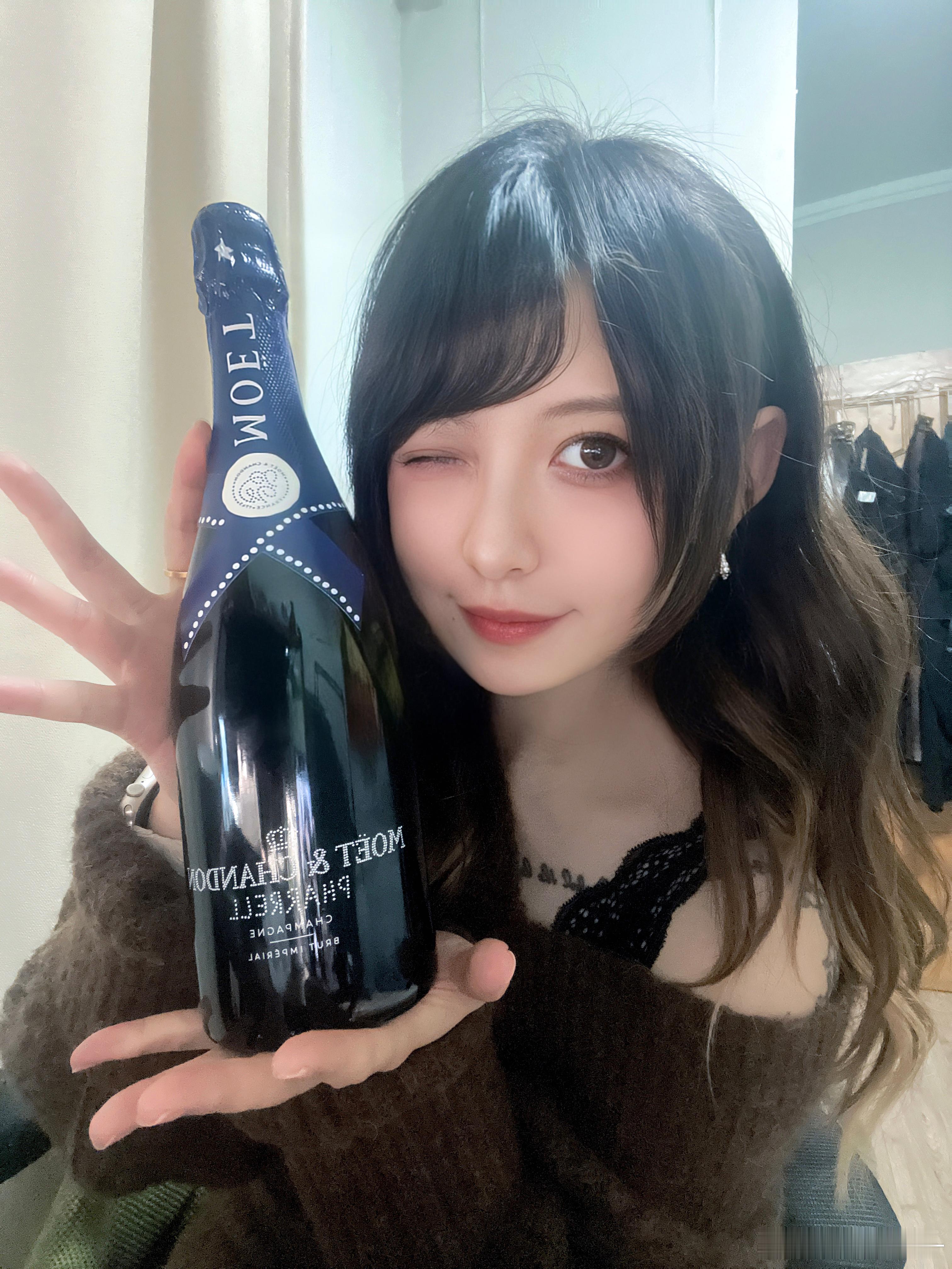 我看看是谁又幸福上了收到了山p同款酩悦香槟 