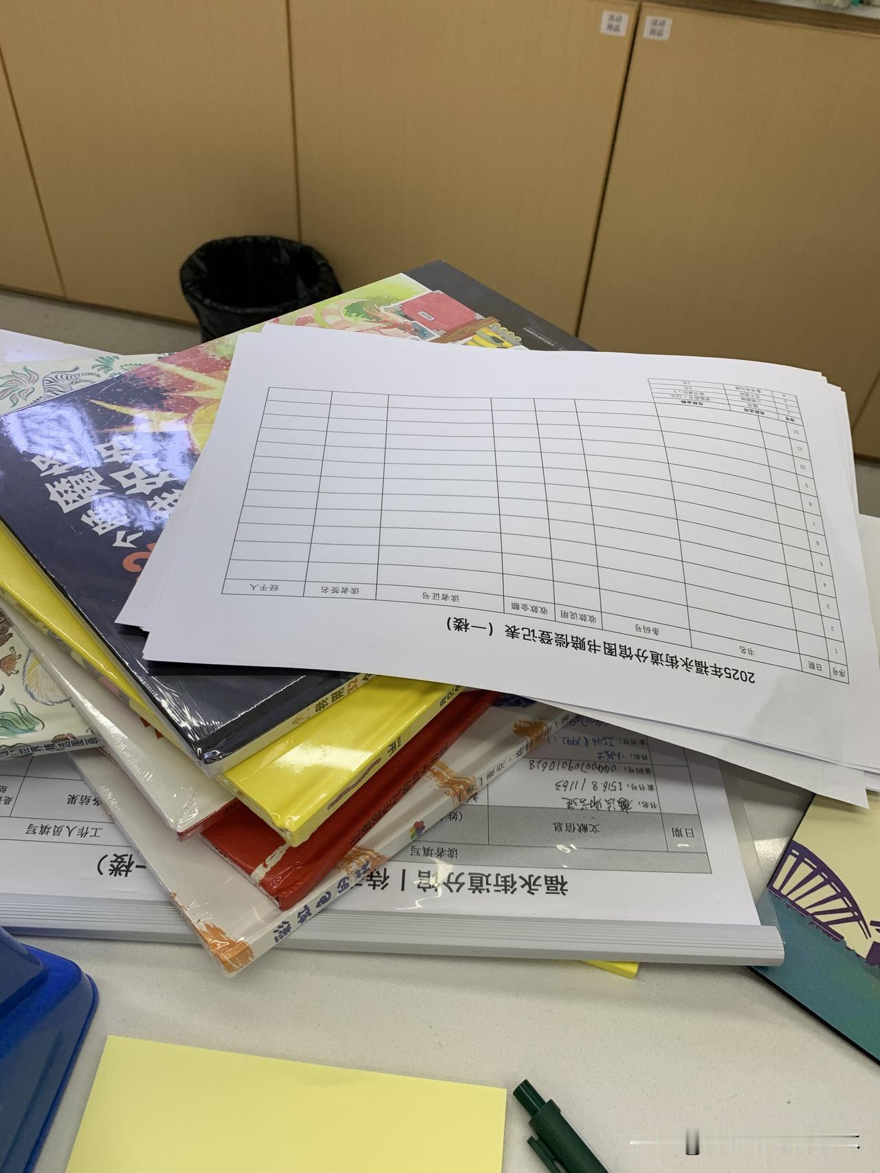 没想到这年头在深圳连书都有人偷，前段时间去吃了个饭，出来发现挂在电动车的一袋书不