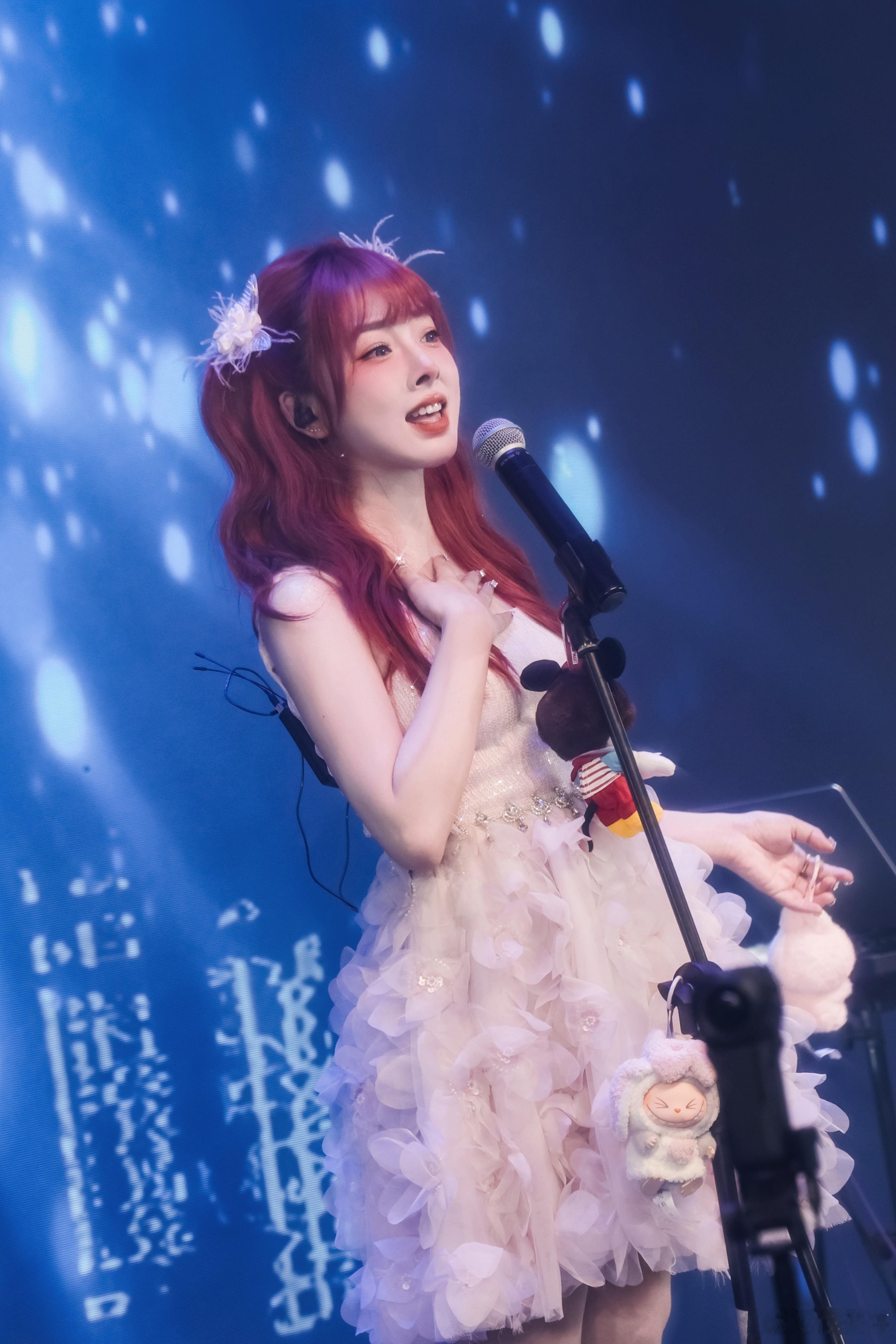 何曼婷北京演唱会 ​​​