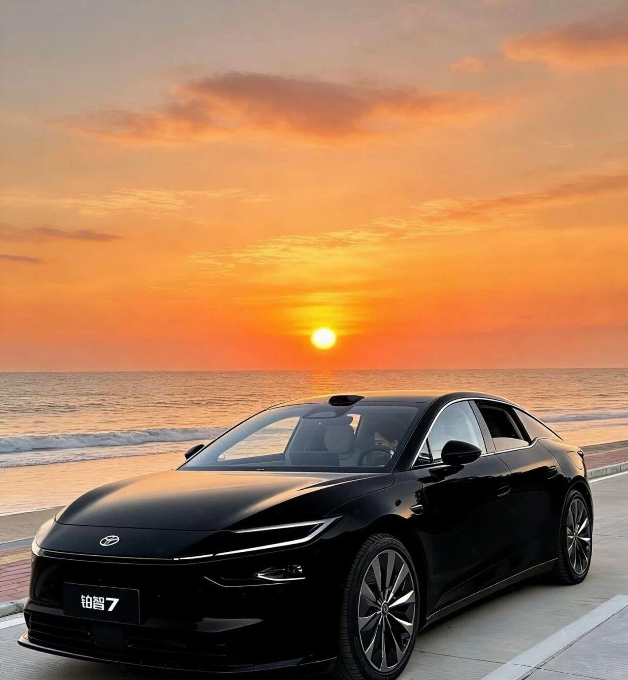 二胎家用纯电车怎么选？ 铂智7  就是答案5.1 米车长 + 3 米轴距，后排超