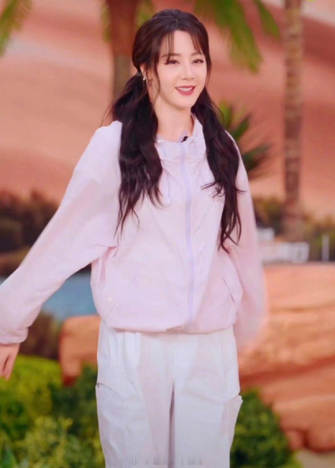 迪丽热巴今晚直播截图，好萌呀