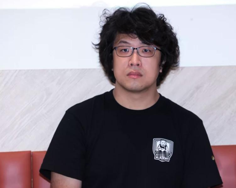 沈伯洋被立案调查，他可能还不知道事情的严重性，首先是他父亲在大陆的生意肯定是黄了