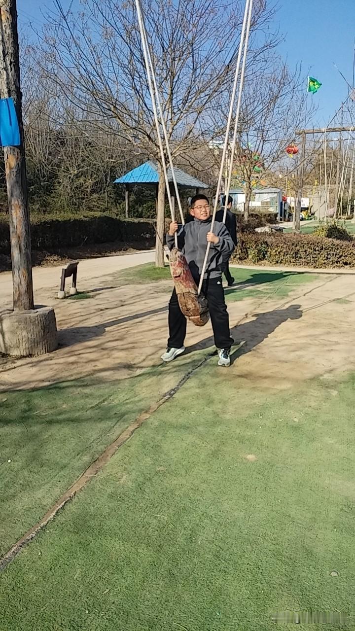 宝贝！奶奶晓得你如今长大了，有自己的想法，这是件好事。不过你别老是把房门关着，以