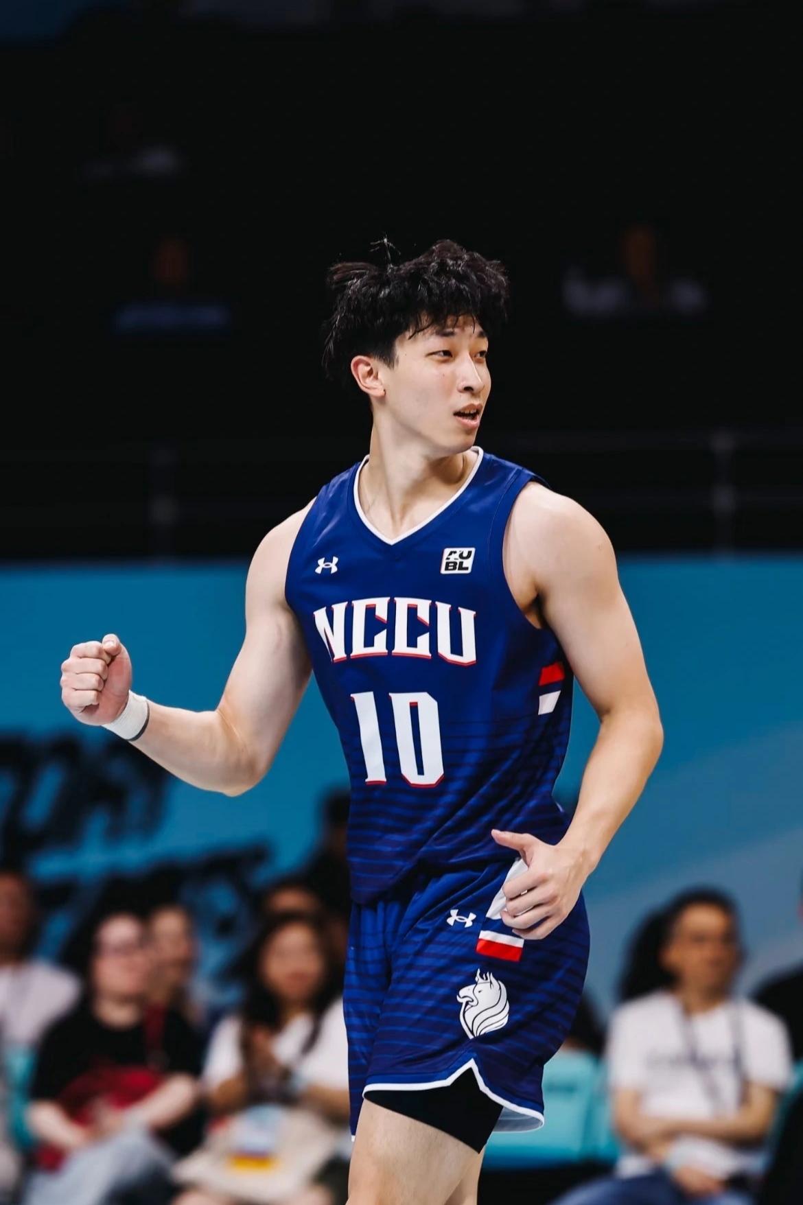 新疆男篮在乌鲁木齐秘密试训台湾后卫宋昕澔，可就算试训成功了，双方私下达成签约意向