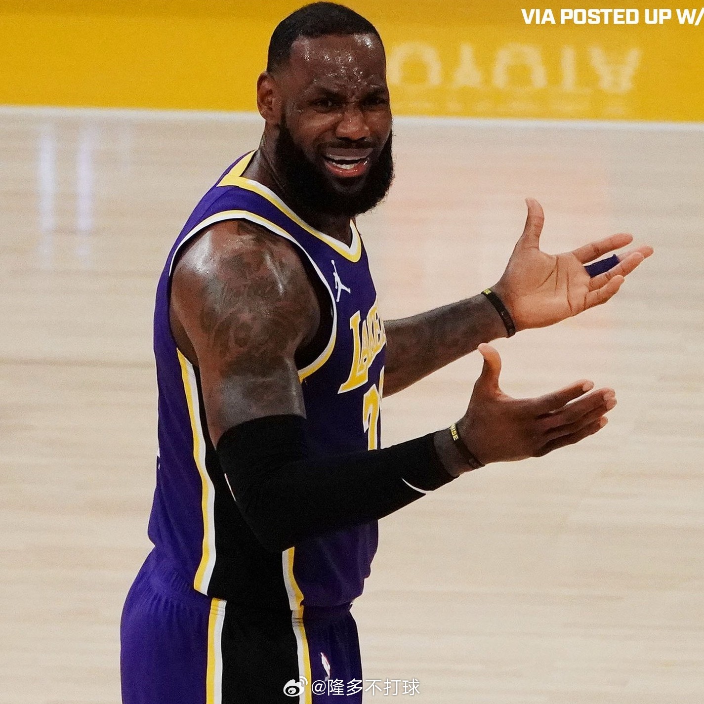 😯不是腹股沟？詹姆斯因左脚伤病管理，明天对阵雷霆出战成疑。另外，东契奇（左腿筋