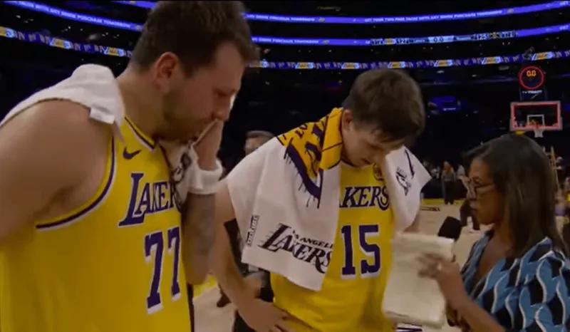 一个人改变自己的习惯，是非常地困难的。
打球的都知道。
而詹姆斯从18岁开始打N