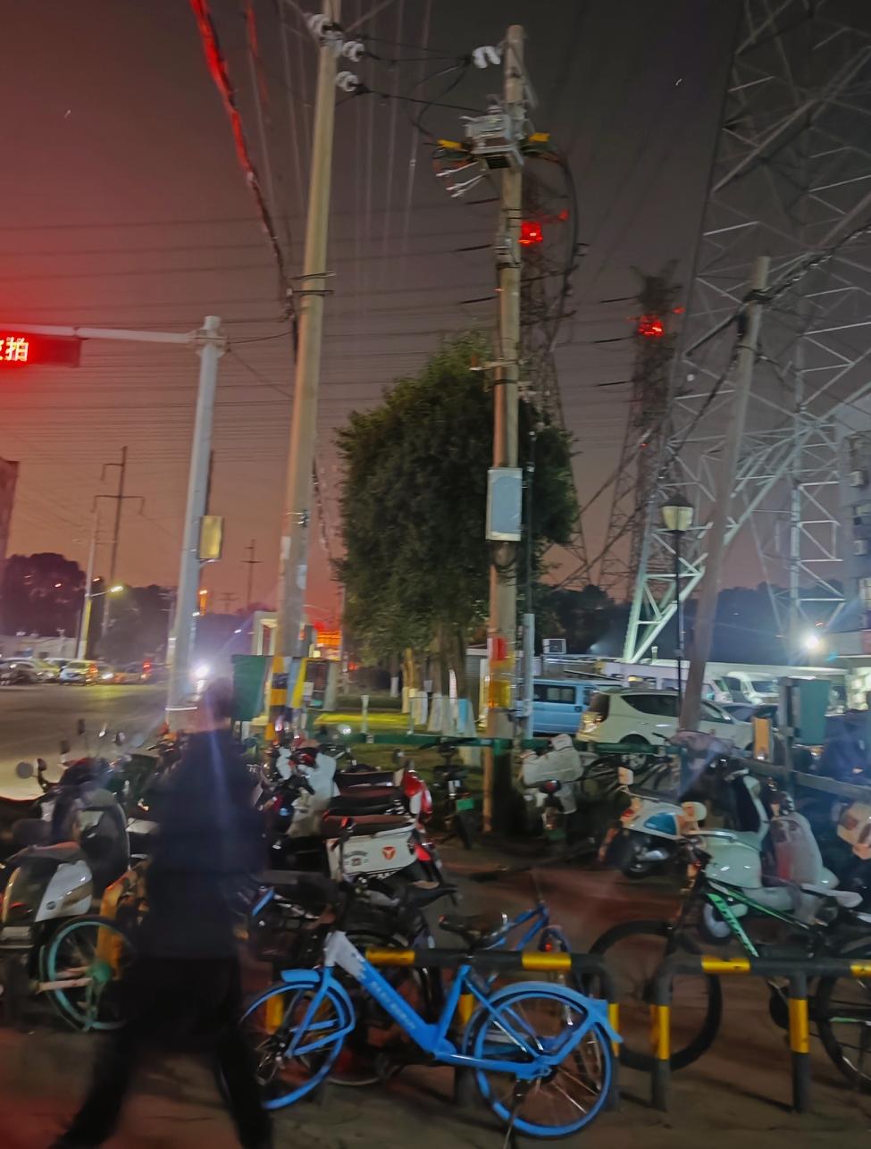 写微头条要“有自己的新颖观点”，别只做事件的搬运工
 
很多人写微头条只是复述事