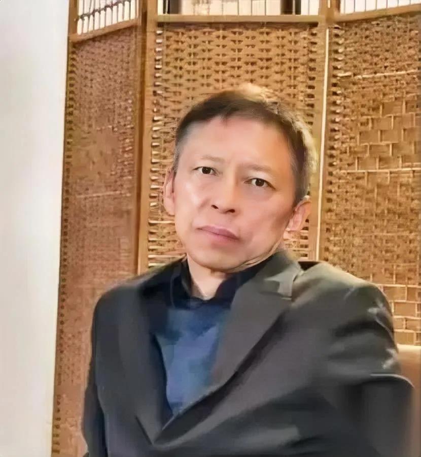 张朝阳一句话，我破防了。

“再穷也拍视频。”

听完我愣了十秒：这赛道不是早被