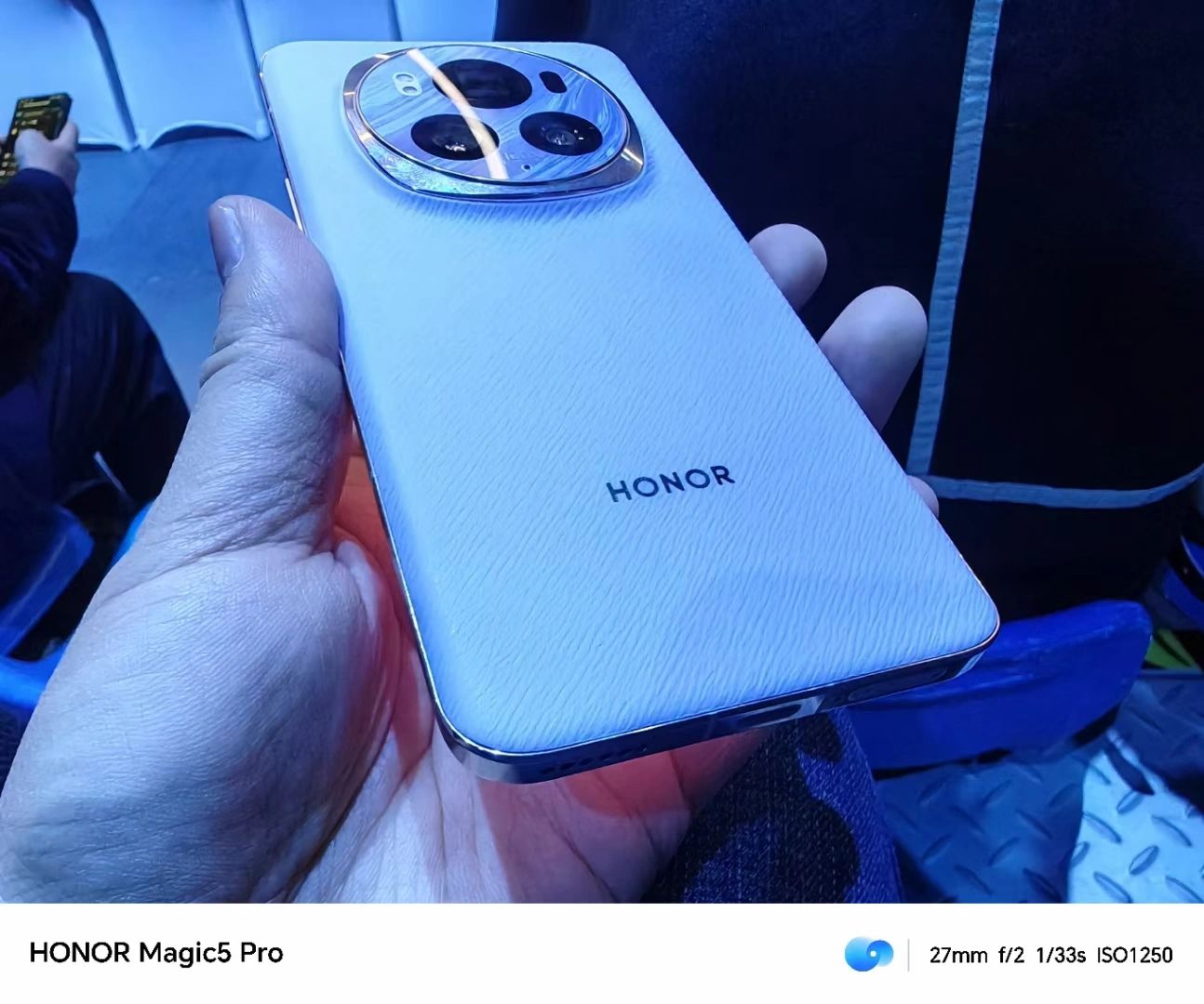 荣耀Magic6 Pro，屏幕顶天了