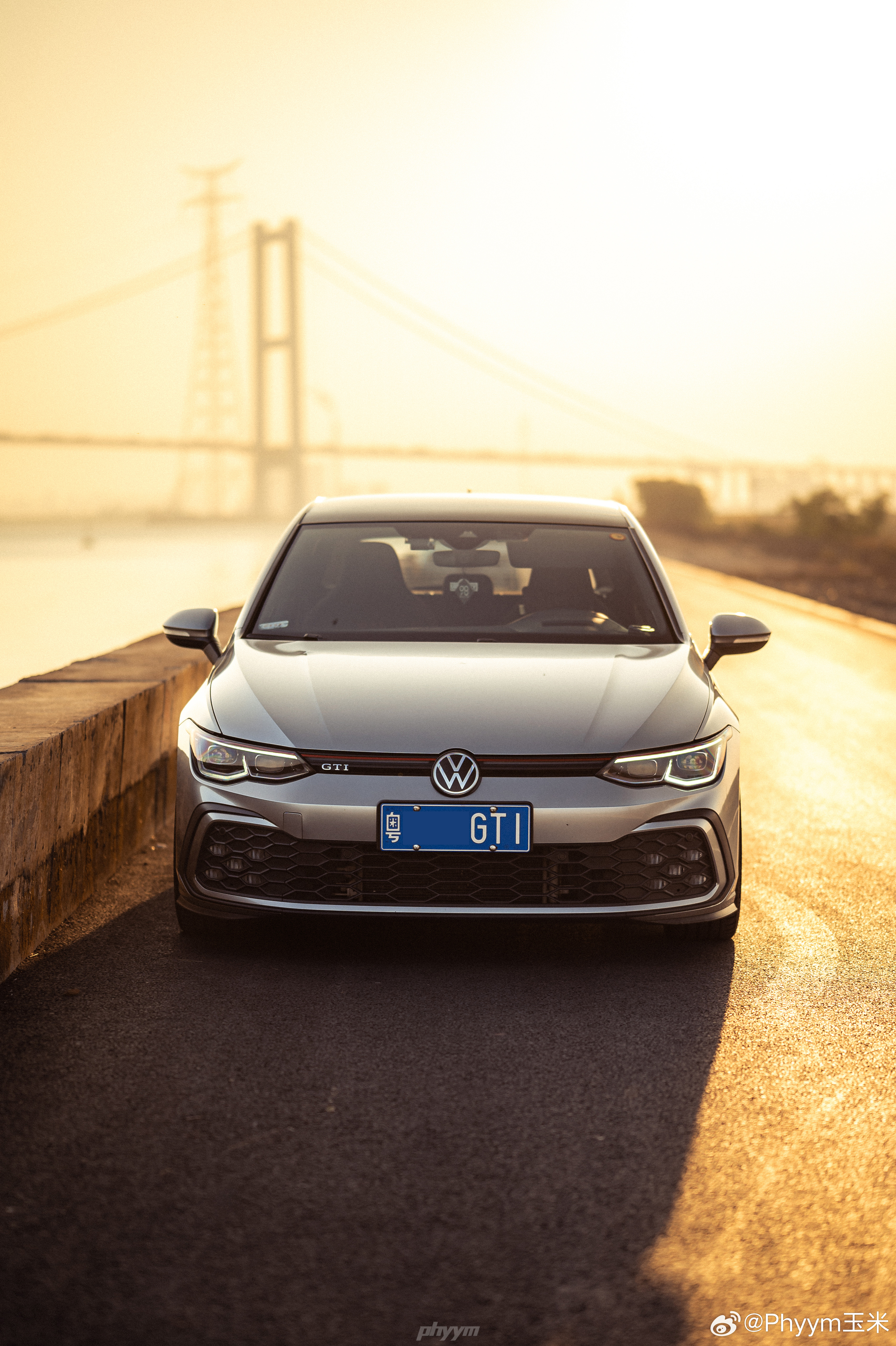 属于i人的充电方式 : 🚗 🌇 📸 