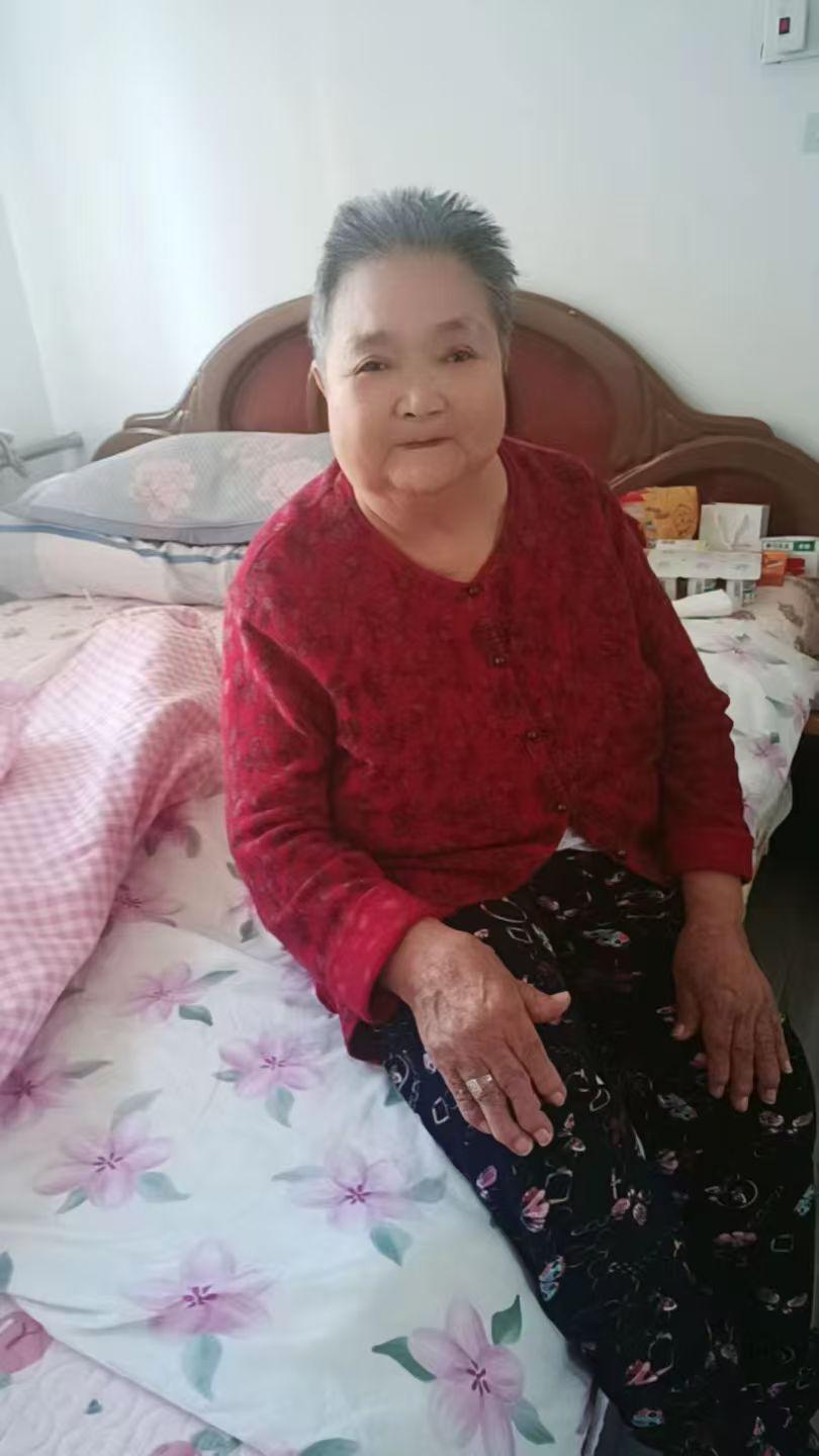 念母恩，忆流年
 
母亲走了，带着她一生的辛劳与善良，悄无声息地离开了我们。每当