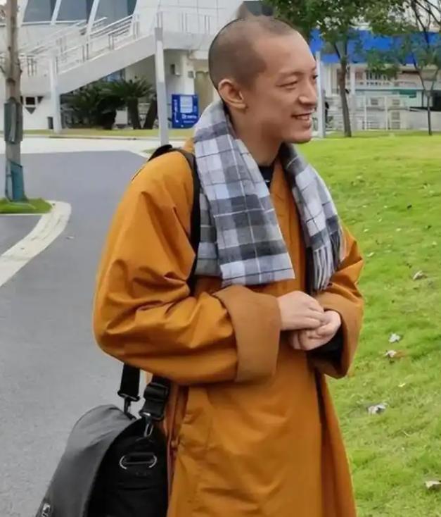 北大数学天才柳智宇出家12年后还俗。他留下了一句让无数人沉默的话：“寺庙里的人际