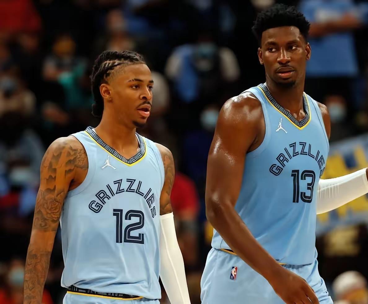 灰熊真是一支有趣的球队，
早已被摆上货架的莫兰特还没被交易，
球队二当家小杰克逊