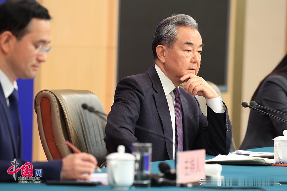 中国密集通气美俄法三国，外交电话几乎打爆了专线！很多人以为这只是为明年的大国峰会