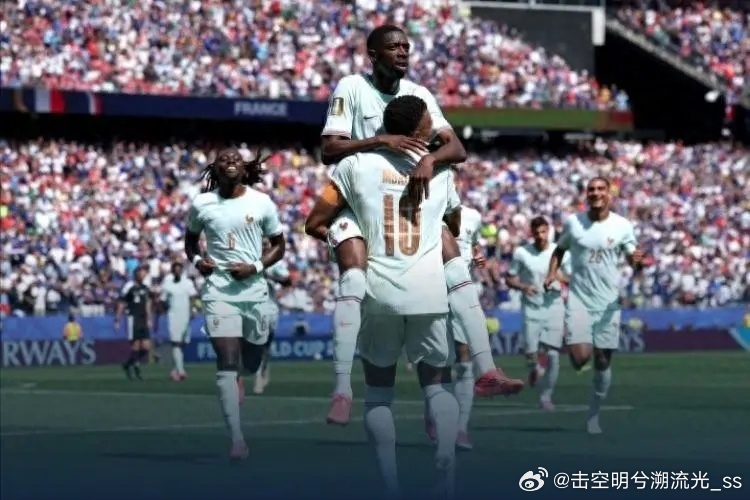 哈兰德球迷放狠话结果本人没上场 当哈兰德球迷在影院里激情放狠话时，恐怕没想到本人