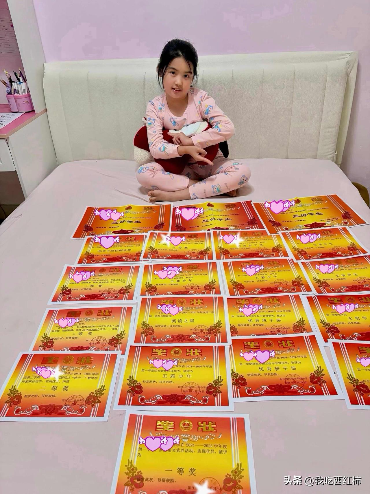 女儿二年级，全班第一，每晚的真实强度
我家孩子刚上二年级那会，我可没少走弯路。开