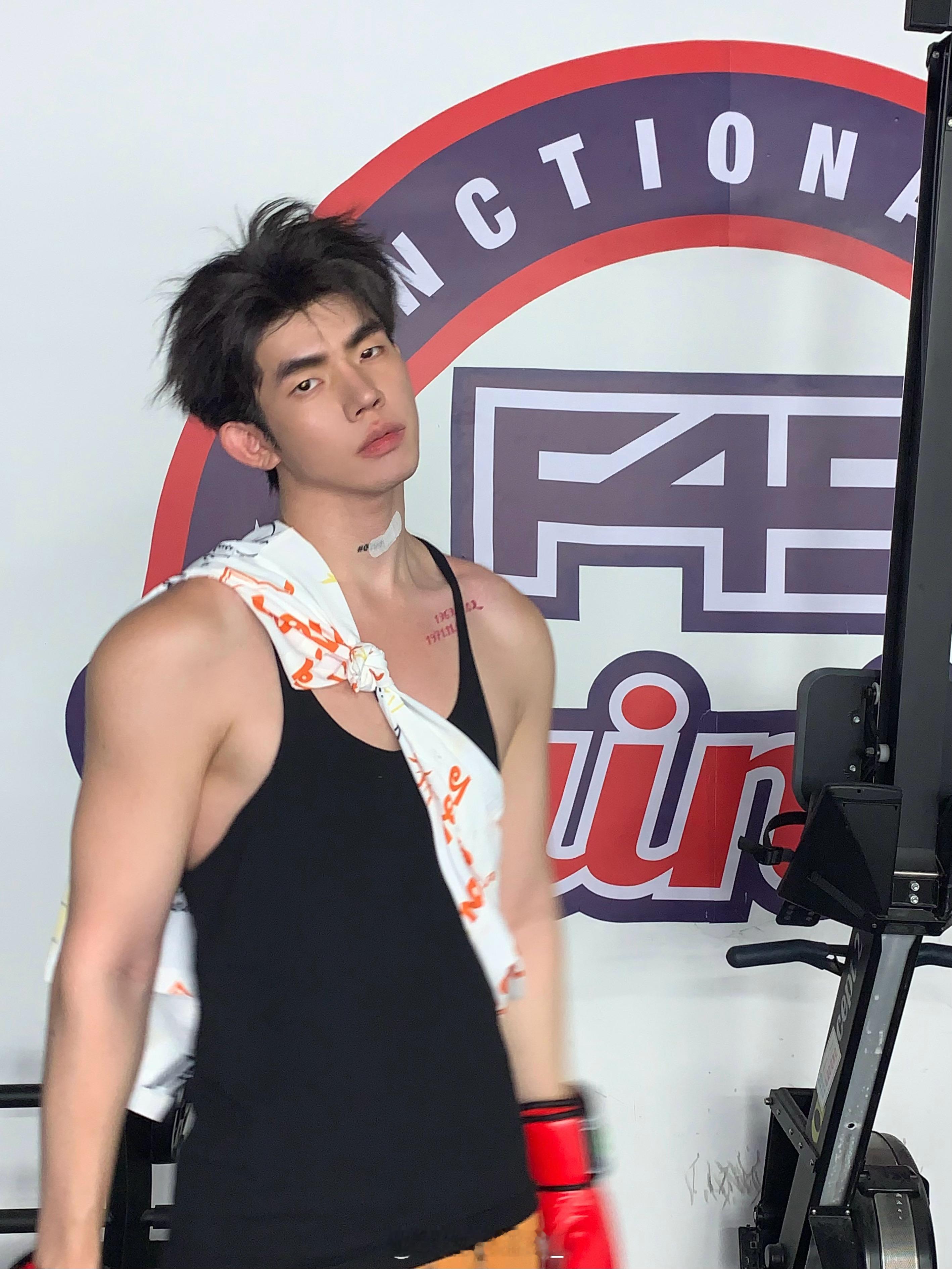 刺头拳击手🥊 ​​​