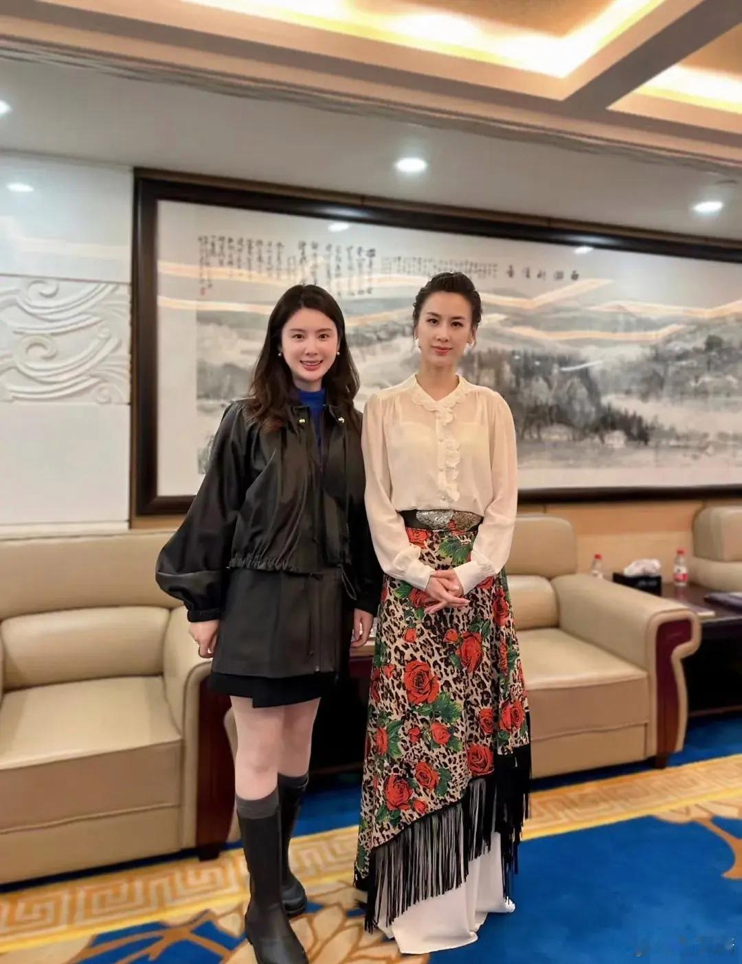 黄圣依长了一张170的脸实际和阿娇差不多高，己知阿娇158 ​​​