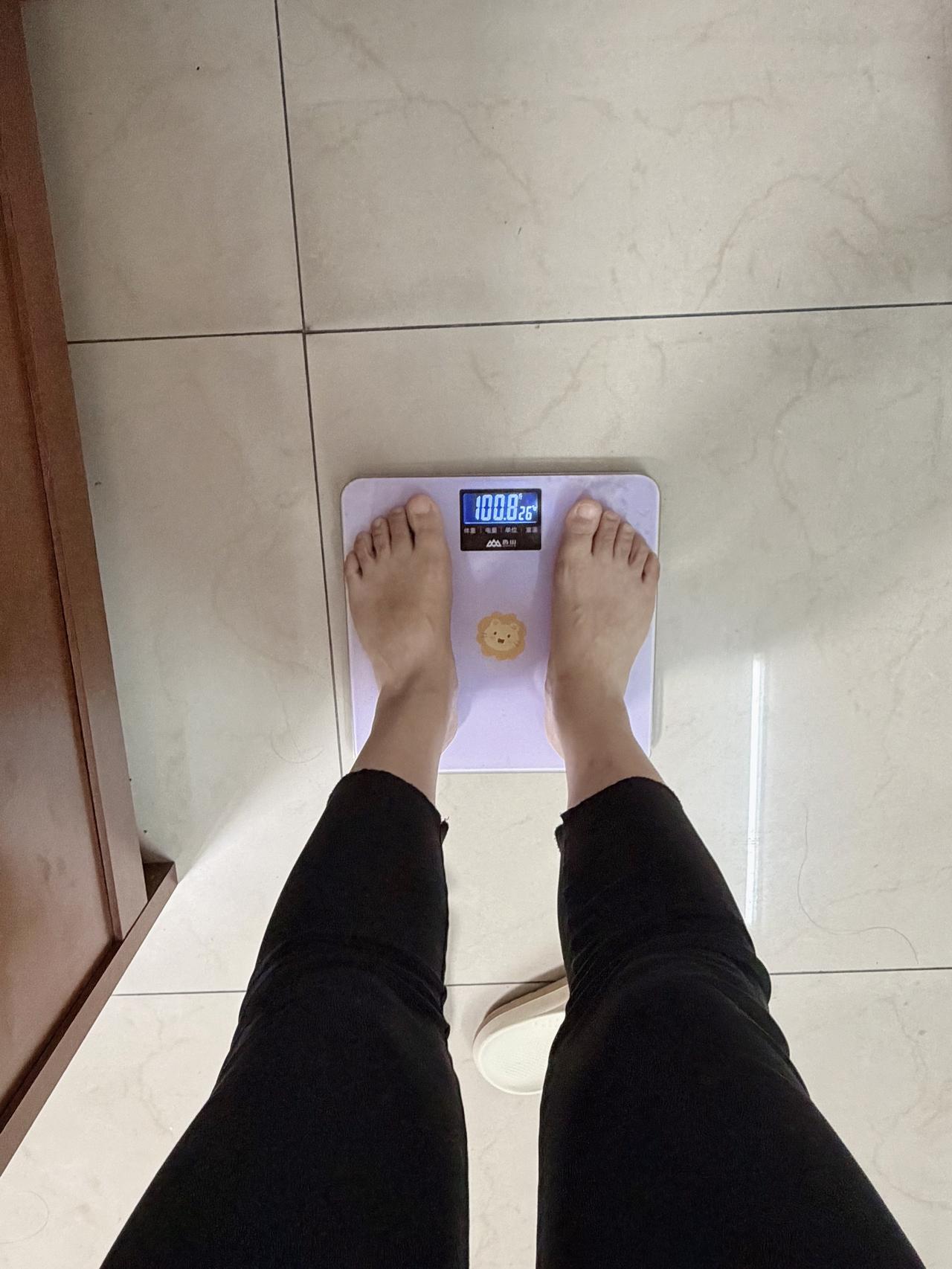 自律减脂健康餐，目标95斤，加油
今日减脂早餐：土豆+鸡蛋+黄瓜+豆浆