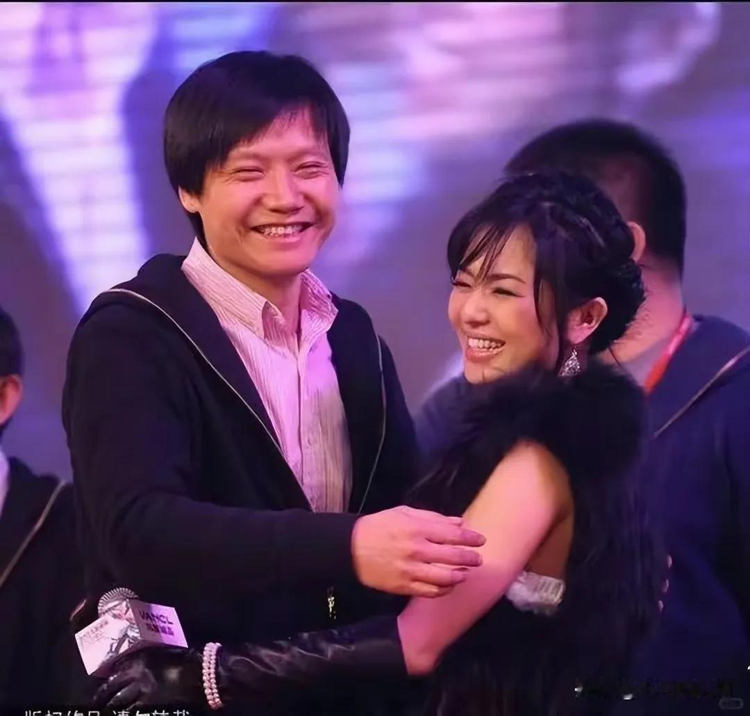 粗略算一下，小米一辆车20万，卖了0.38万，按8亿计，一年50个周，400亿，