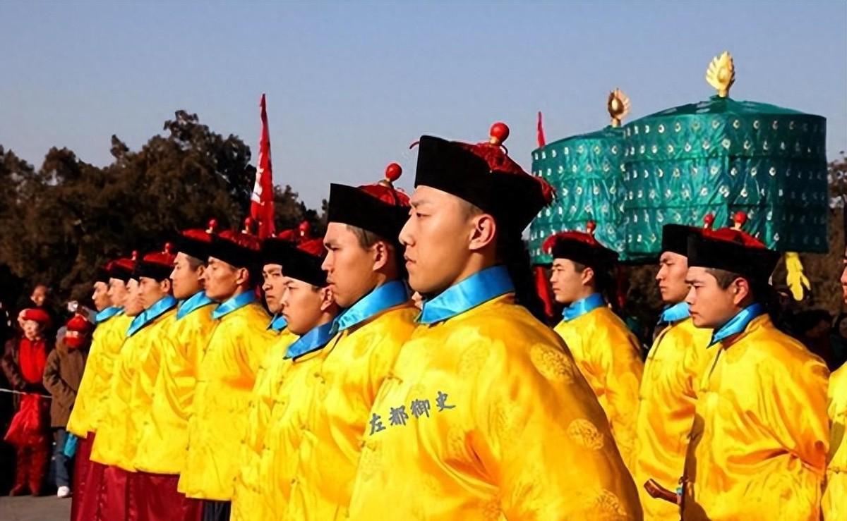 清代侍卫有哪些类型？粘杆处侍卫和豹尾班侍卫分别承担哪些职责？
1735年十月初五