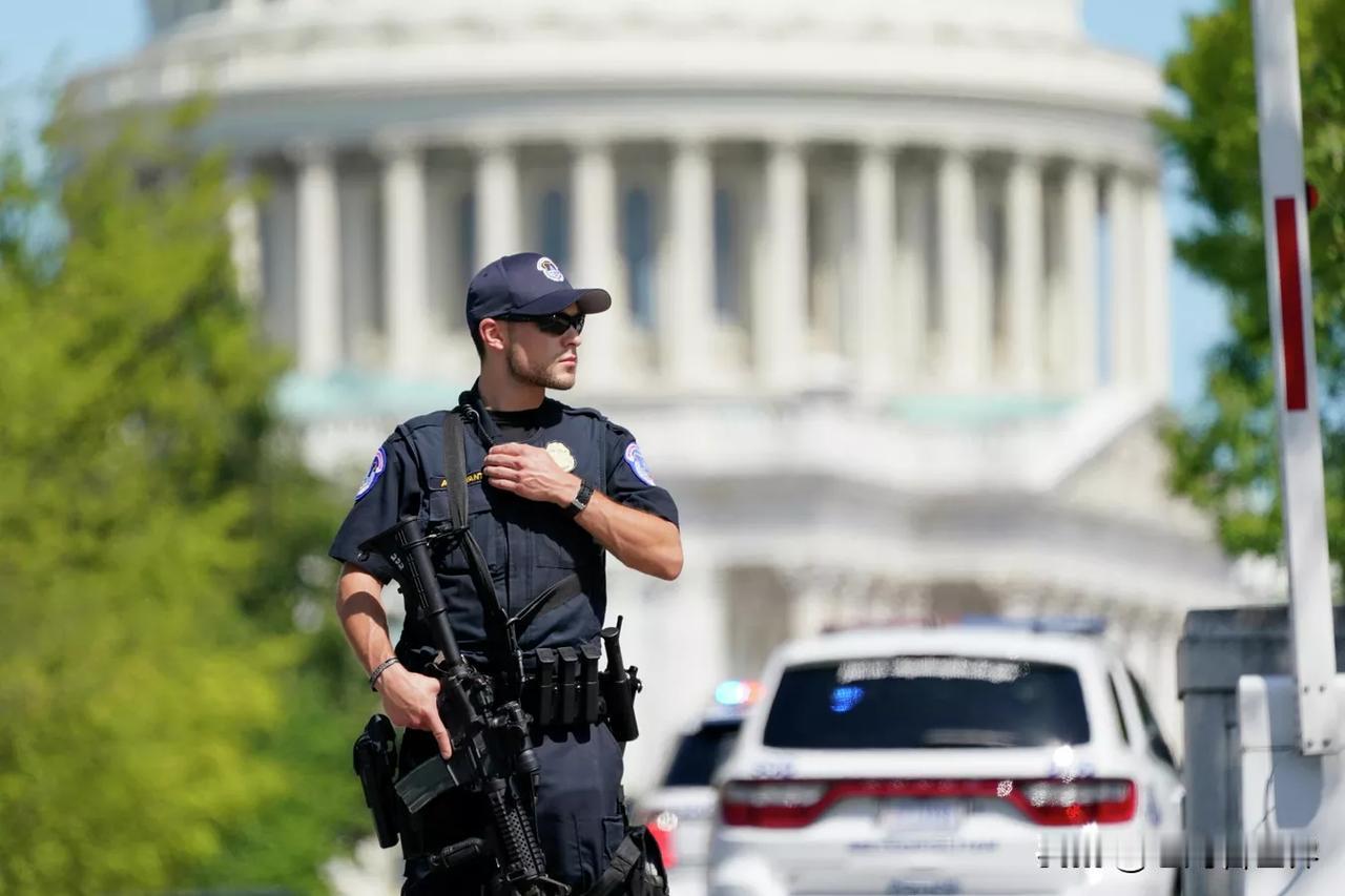 【美国国会警察清查总部，寻找可疑车辆】
华盛顿时间2026年8月21日，美国《美
