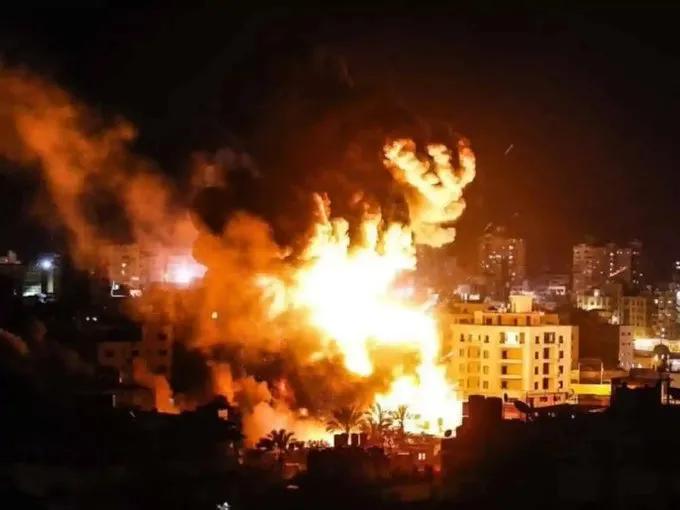 突发新闻：以色列炮兵和空袭目前在黎巴嫩南部正在进行，情况越来越严重。
分析：这很