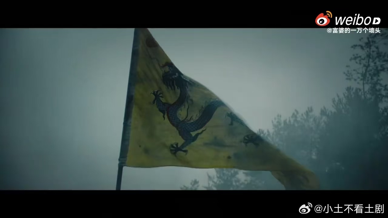 隔着画面感受到潮湿的腐朽味人生真的是把时代的气息扎扎实实的落在了每一个人物身上，