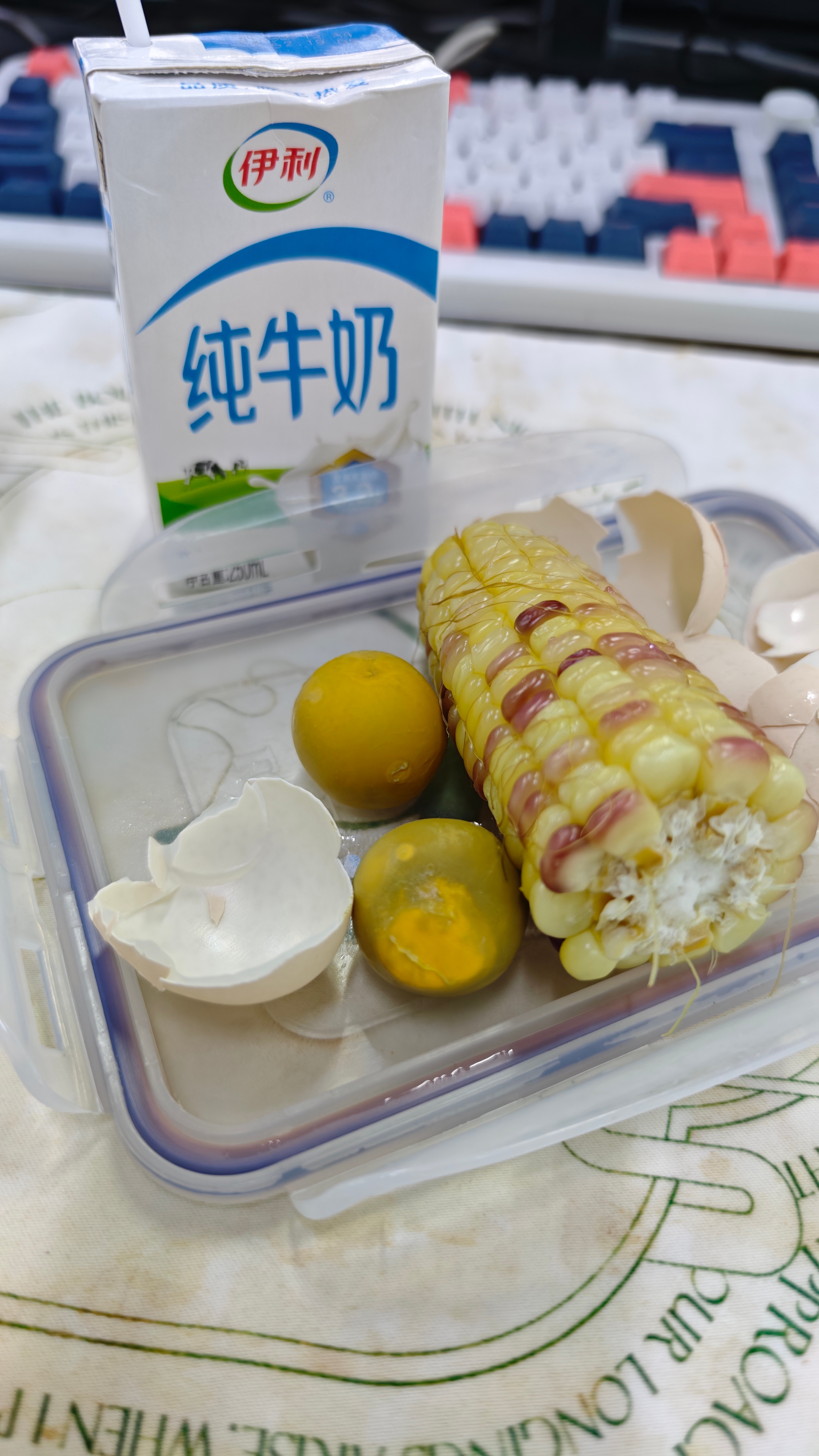 一个肝胆科的医生和我说，长期吃水鸡蛋的，不要吃蛋黄，蛋黄胆固醇高，可能会得胆结石