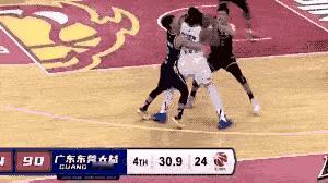 CBA东阳光男篮徐杰、“徐中锋”躺在家里也中招，背起了自家的“黑锅”，今夜是彻底