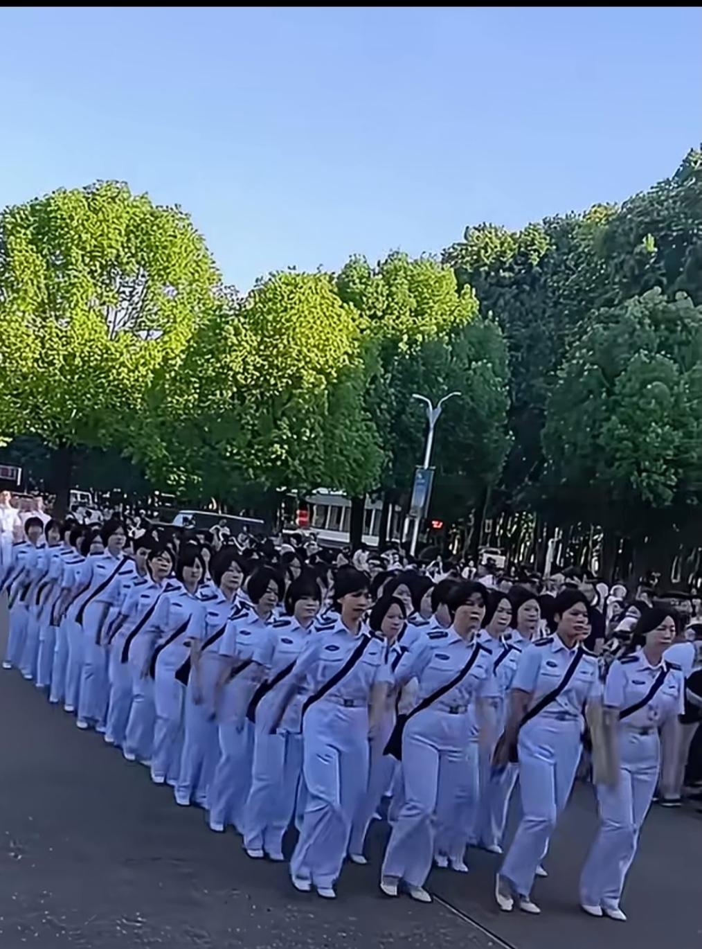 又美又爽，立志要把青春献给国防科技事业的国防科技大学的学员兵。