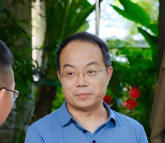 武志红老师说：

“孩子的自信不是夸出来的，
是被接住长出来的。

很多父母以为