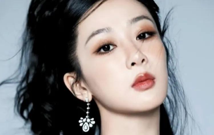 这几年真的是属于杨紫的时代，每年都有爆剧[玫瑰][玫瑰][玫瑰]换造型师了吗？ 
