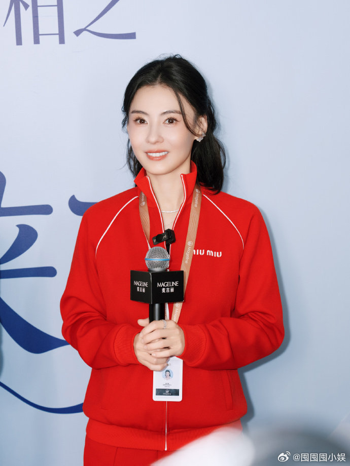 张柏芝武汉扫楼 谁看到张柏芝武汉扫楼的生图了？一身红色运动装衬得她气色极佳，原相