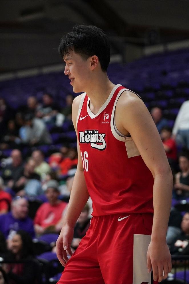 杨瀚森，不要对他抱有太大期望。

好不容易打了一场好球，你以为他是上正轨了，他马