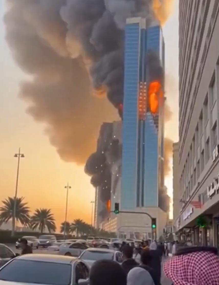 对未来伊朗局势的预判，战争每多延续一天，伊朗以至于中东的未来越是黑暗。 

阿富