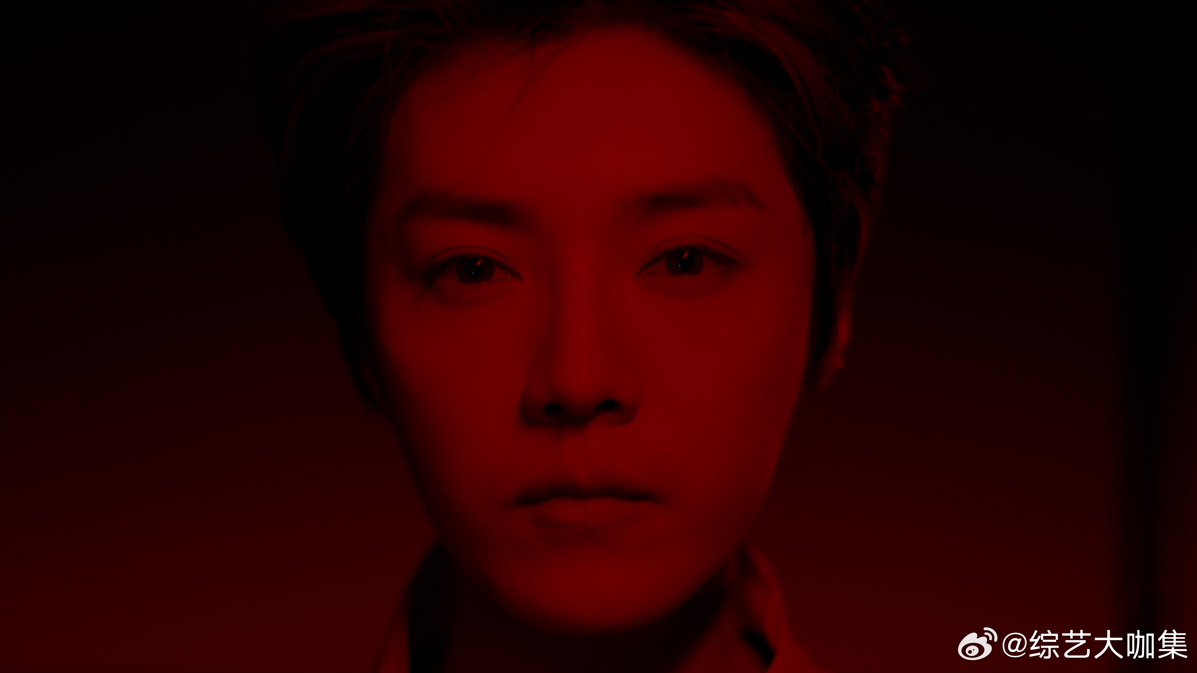 鹿晗当燃红 娱乐圈爱踢球的艺人，鹿晗绝对是头一个。从少年时的初见心动，到如今数十