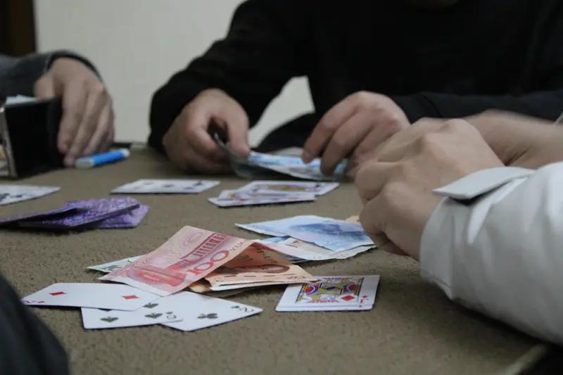 近日，中菲两国执法部门干了件大好事，合作抓获并遣返了跨境赌博犯罪逃犯陈某。陈某所
