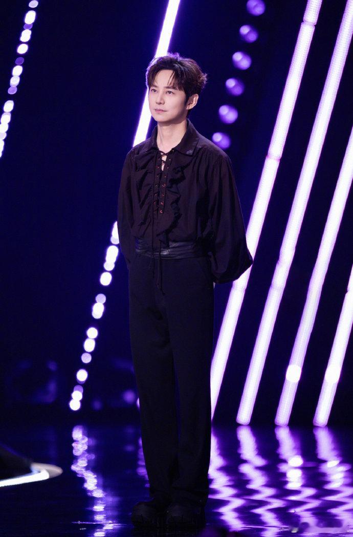 春节带阿福回家的理由 刷到何老师的视频，看到假期结束，但这个AI伙伴可以长留在家