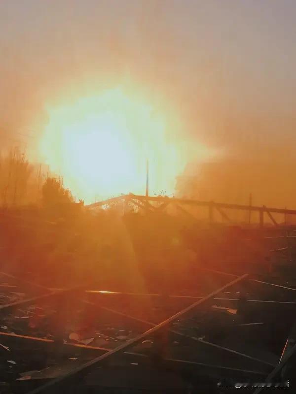 包头板材厂爆炸惊魂！伤亡数字揪人心，救援情况咋样了？
      18日下午，包