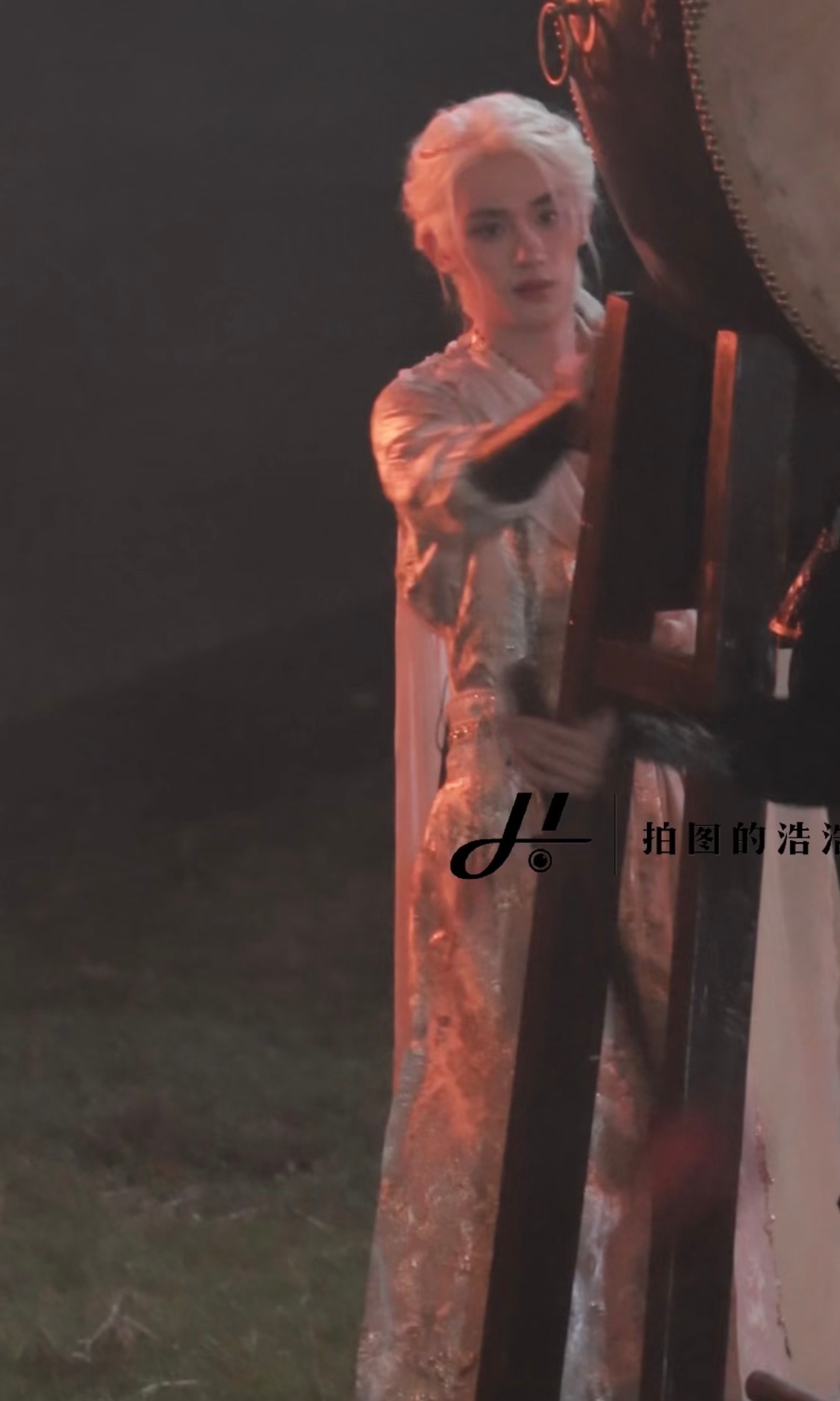 夜明珠 发丝都在发亮 