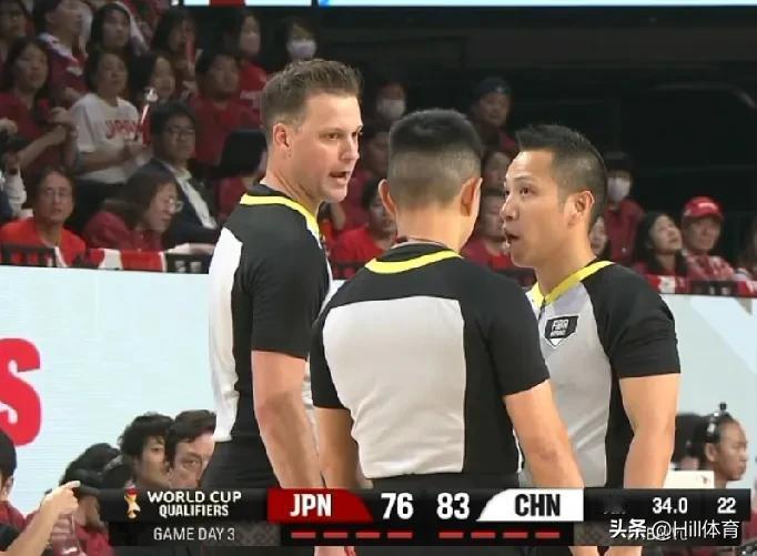 脸都不要了！日本主场黑哨无底线，最后1分钟彻底无法无天
 
中国男篮客场逆转日本