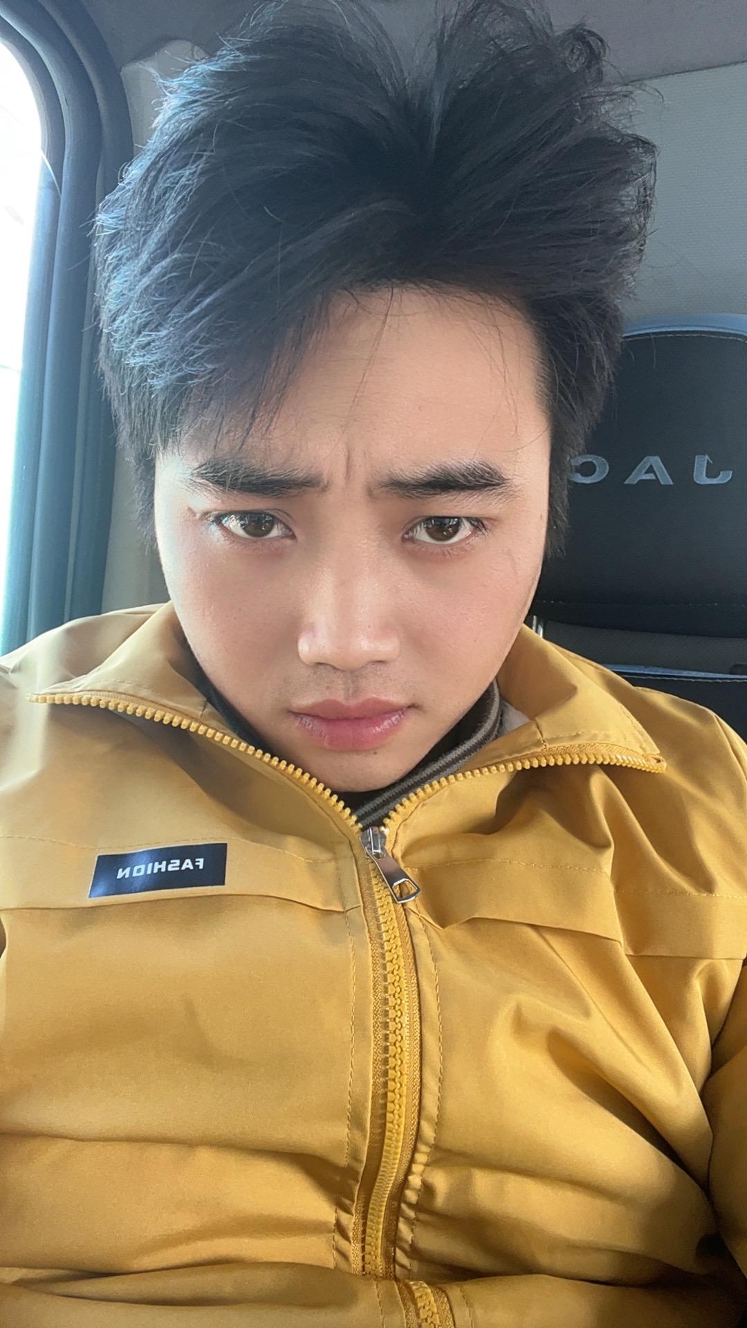 玫瑰花谁送都浪漫，繁星和谁都能看，没有回应的山谷不值得你挑