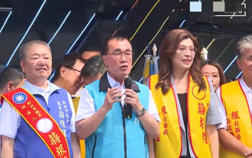 新北市议会议长蒋根煌9月12日上午正式举行竞选总部成立大会，国民党主席郑丽文、新