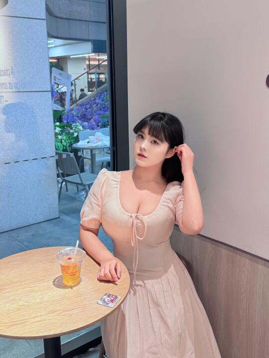 微胖女生夏日ootd💕被路人狂问链接的小粉裙