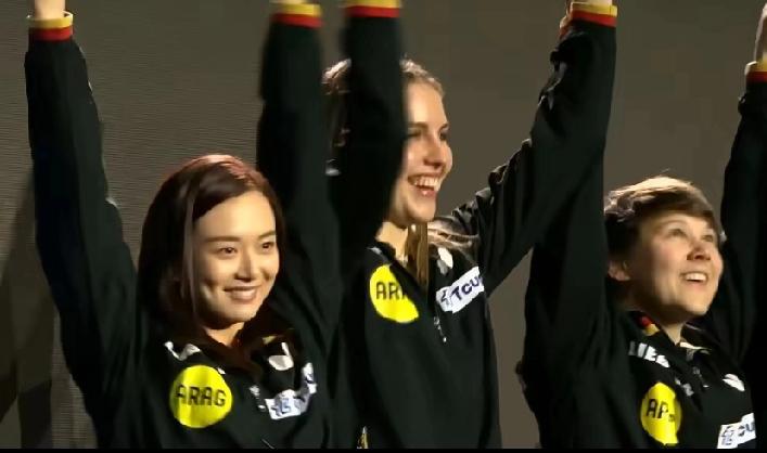 今天饱福了，德国女团里怎么也会有个亚洲女孩？不会是我们的人吧！看上去颜值非常高。
