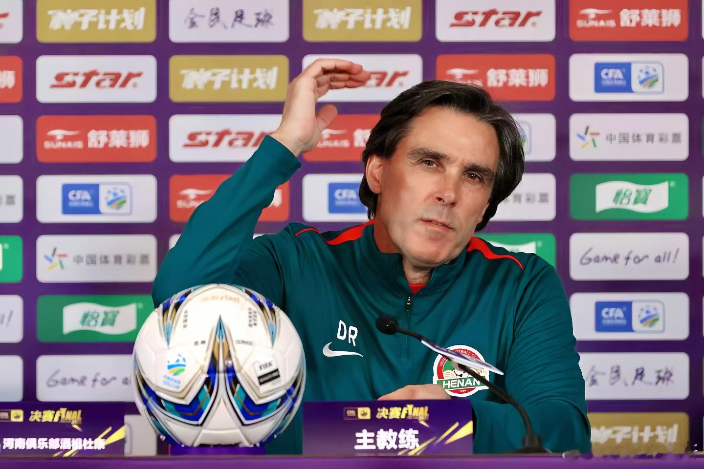 12月5日晚，河南酒祖杜康主教练拉莫斯携王上源出席了赛前新闻发布会。拉莫斯表示：