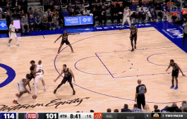 哈登威少又上演“登威连线”，威少也兴奋地吃一T！
北京时间2月3日，快船与活塞的