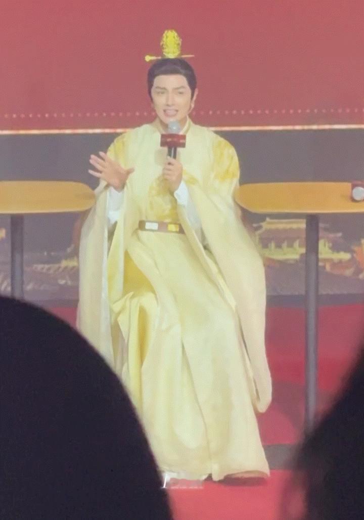 咋这么搞笑 