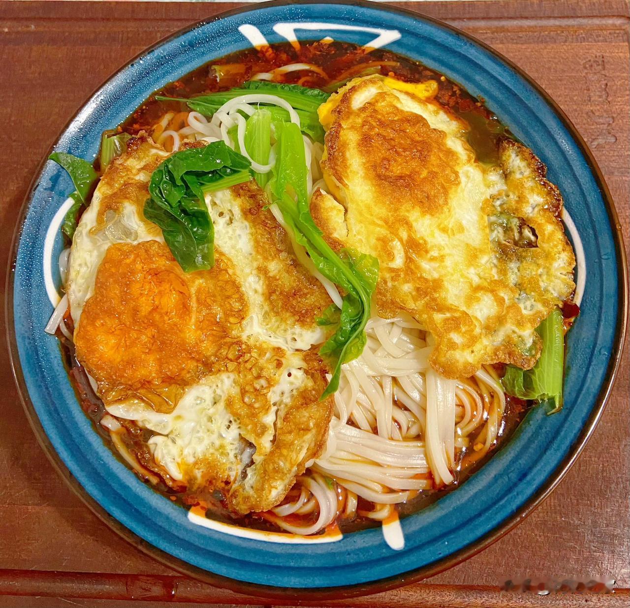 据说，钓鱼人都是不怕冷不怕热，一个小小的面包就可以河边静坐一天。

那是没有遇见